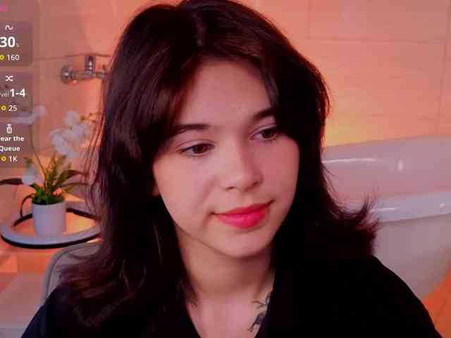 CoralineJones webcam