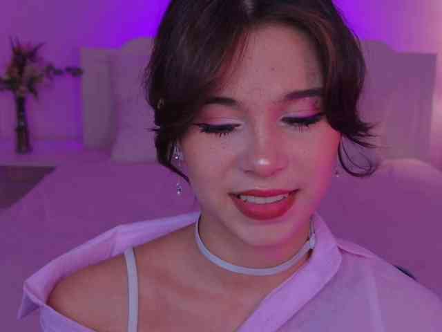 CoralineJones webcam
