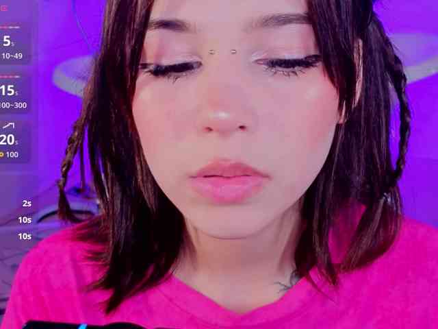 CoralineJones webcam