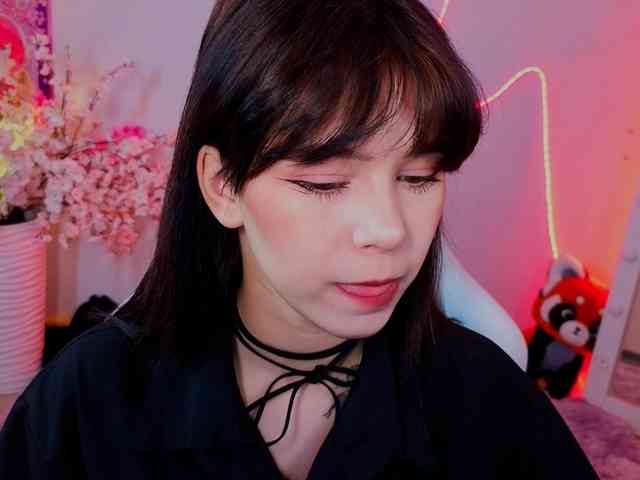 CoralineJones webcam