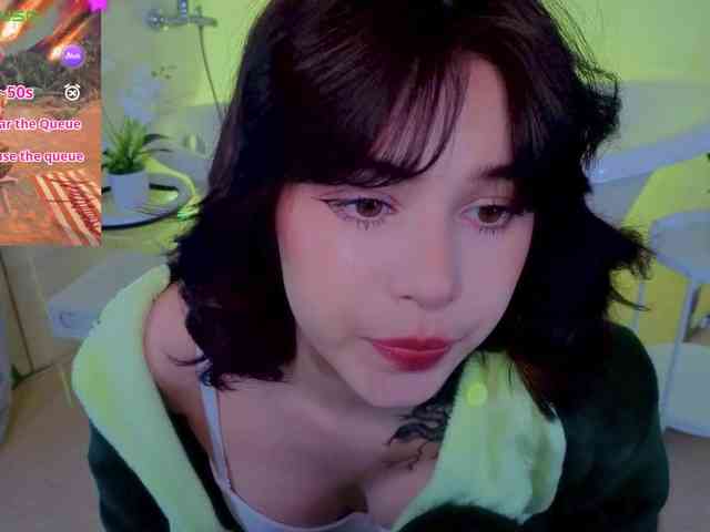 CoralineJones webcam