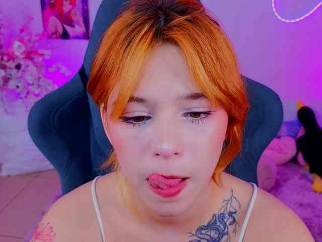 CoralineJones webcam