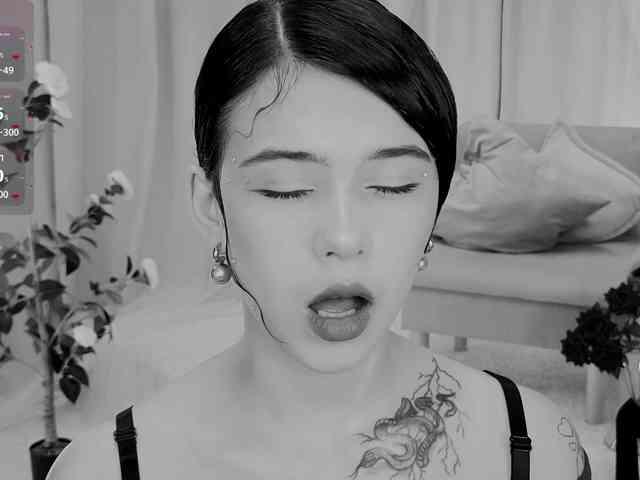 CoralineJones webcam