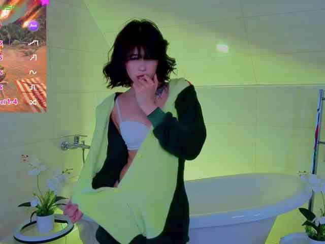 CoralineJones webcam