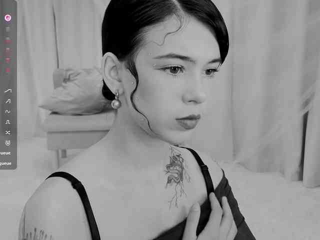 CoralineJones webcam