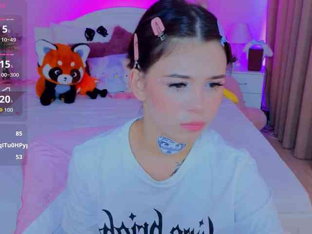 CoralineJones webcam