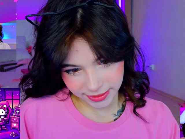 CoralineJones webcam