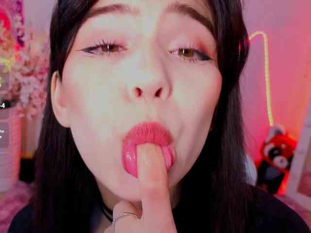 CoralineJones webcam