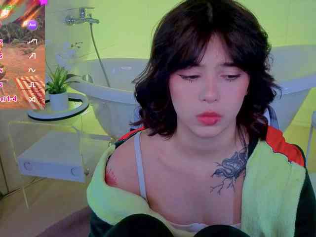 CoralineJones webcam