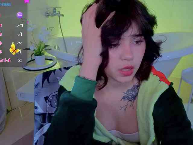 CoralineJones webcam