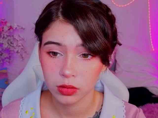 CoralineJones webcam