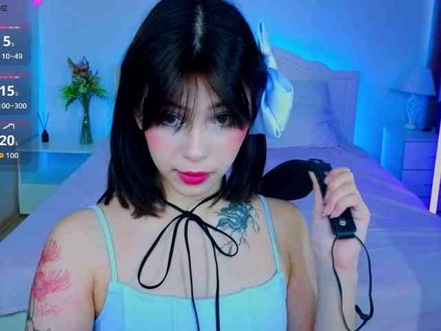 CoralineJones webcam
