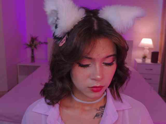 CoralineJones webcam