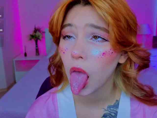 CoralineJones webcam