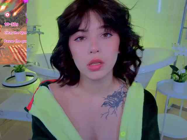 CoralineJones webcam