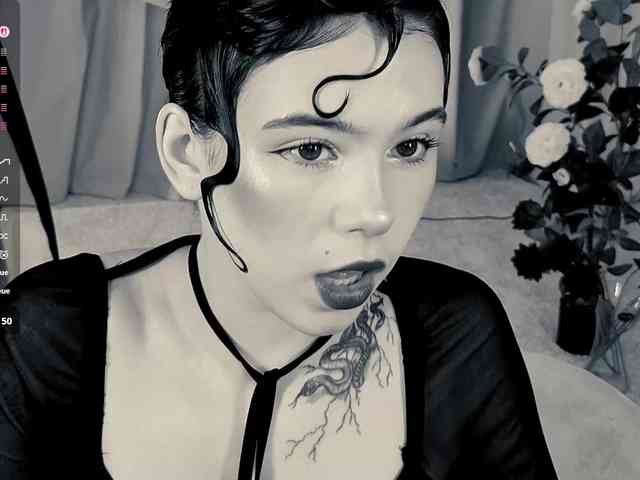 CoralineJones webcam