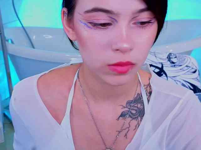 CoralineJones webcam