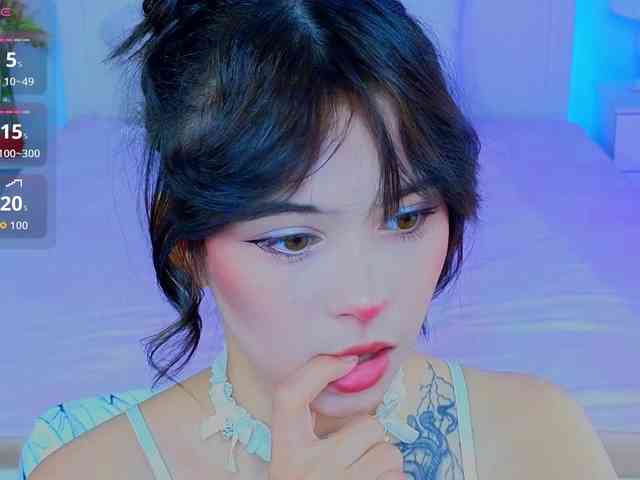 CoralineJones webcam