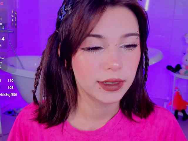 CoralineJones webcam