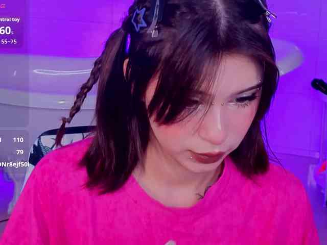 CoralineJones webcam