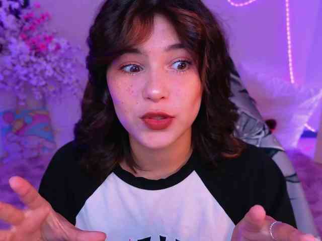 CoralineJones webcam