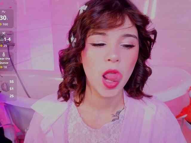 CoralineJones webcam