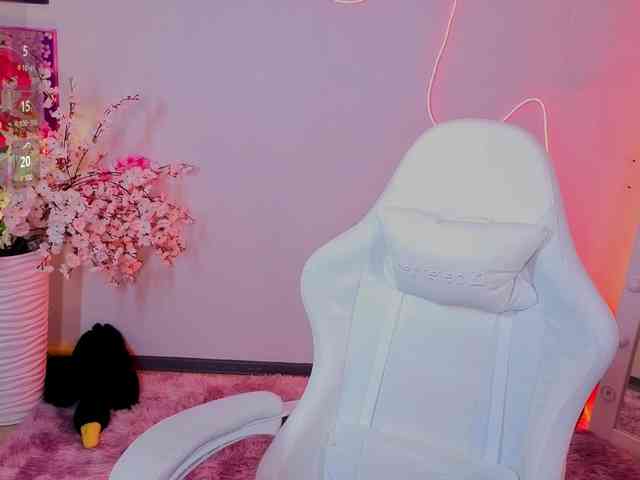CoralineJones webcam
