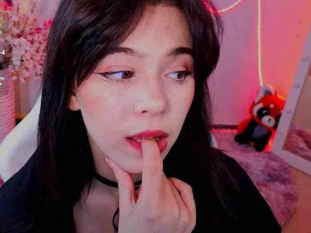CoralineJones webcam