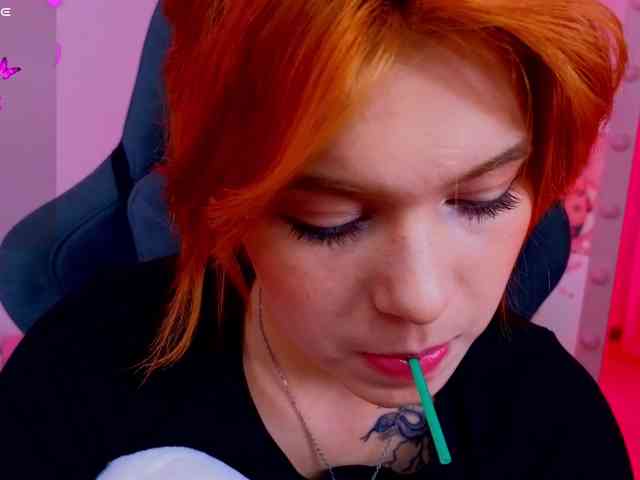 CoralineJones webcam