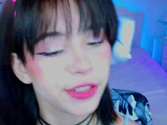 CoralineJones webcam