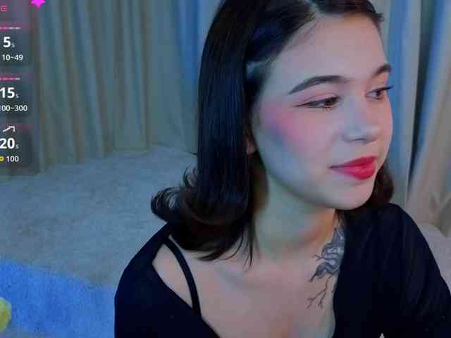 CoralineJones webcam