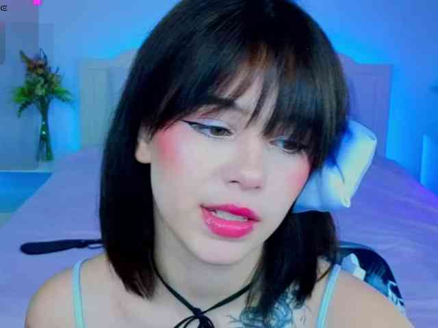 CoralineJones webcam