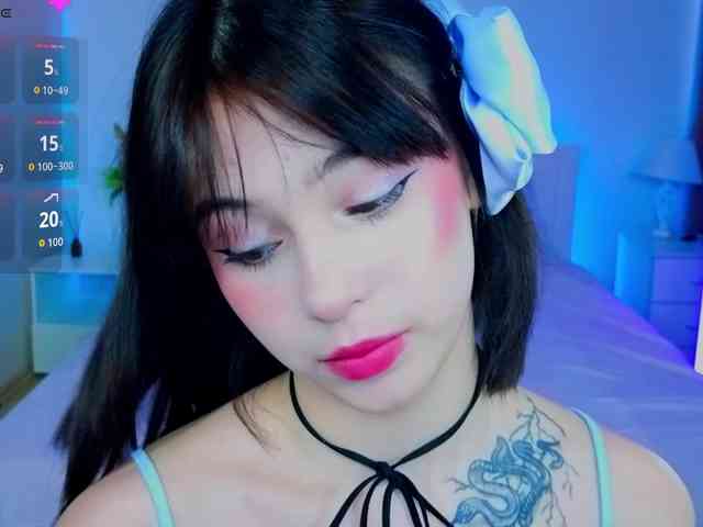 CoralineJones webcam