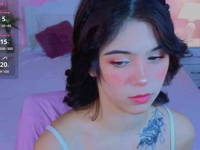CoralineJones webcam