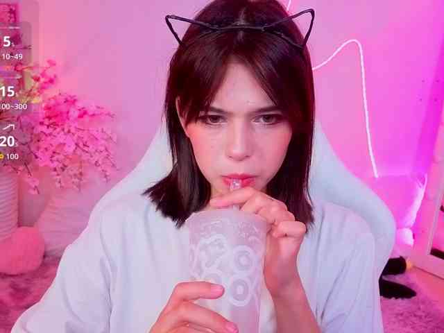 CoralineJones webcam