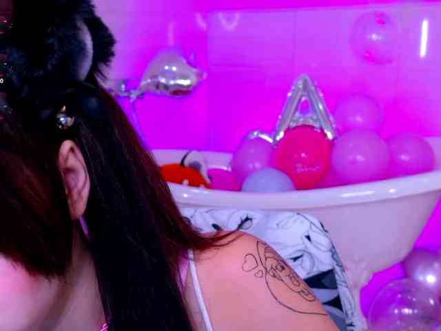 CoralineJones webcam
