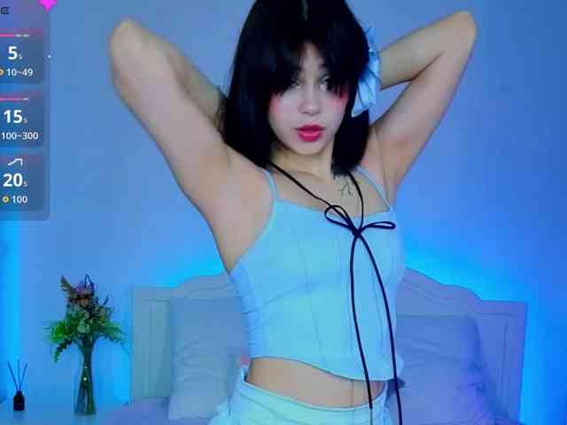 CoralineJones webcam