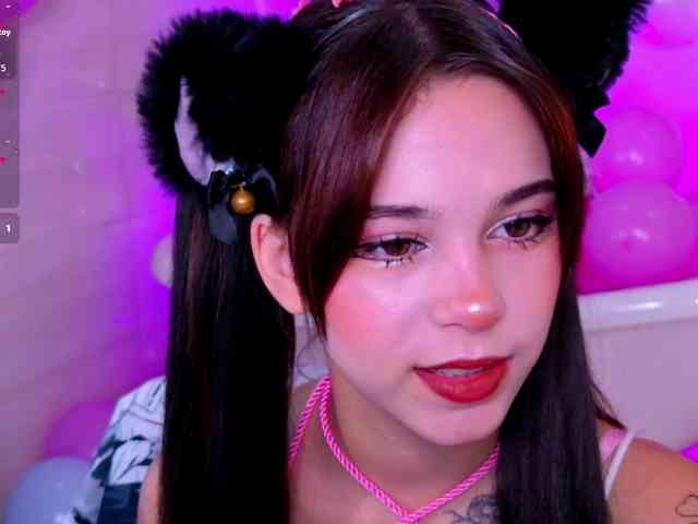 CoralineJones webcam