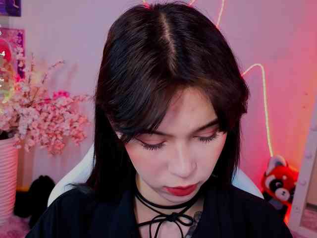 CoralineJones webcam