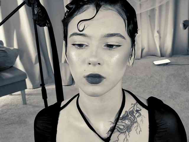 CoralineJones webcam