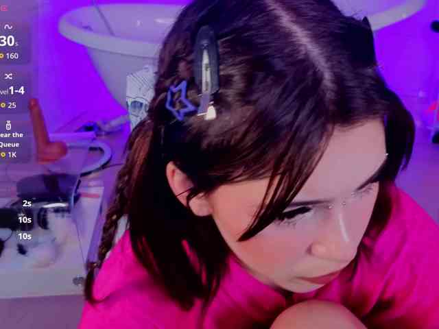 CoralineJones webcam