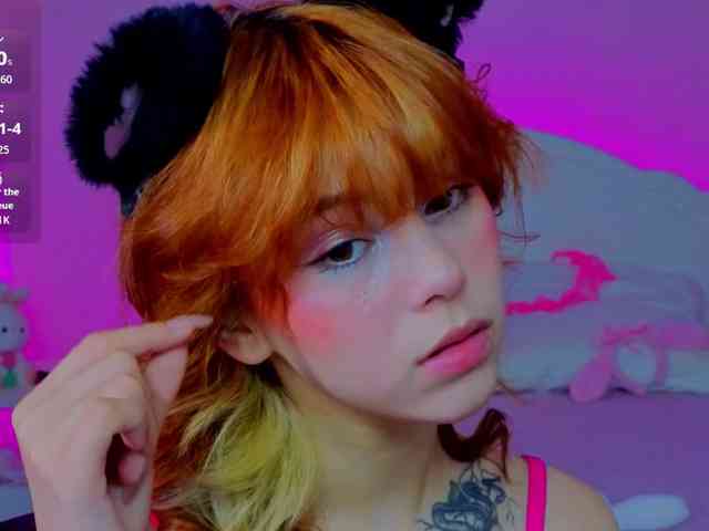 CoralineJones webcam