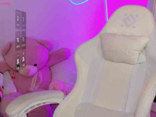 CoralineJones webcam