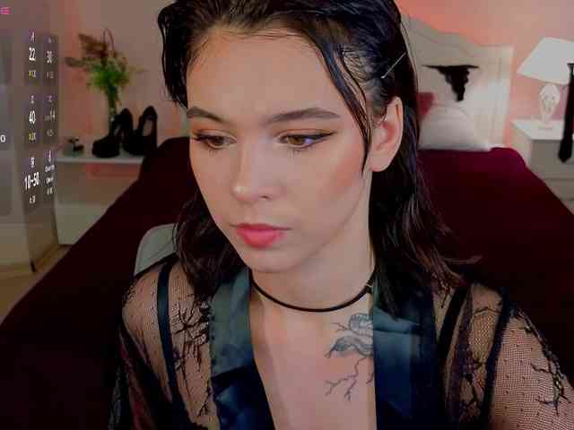 CoralineJones webcam