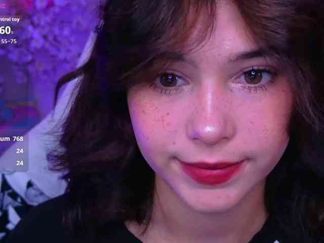 CoralineJones webcam