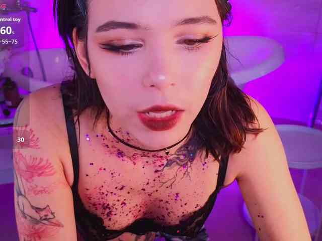 CoralineJones webcam