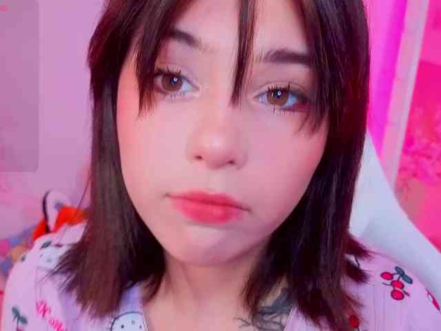 CoralineJones webcam