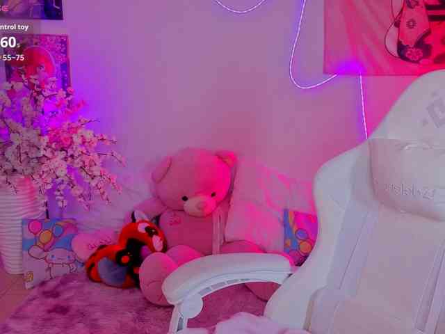 CoralineJones webcam