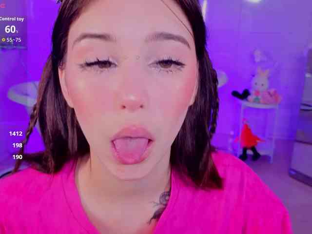 CoralineJones webcam