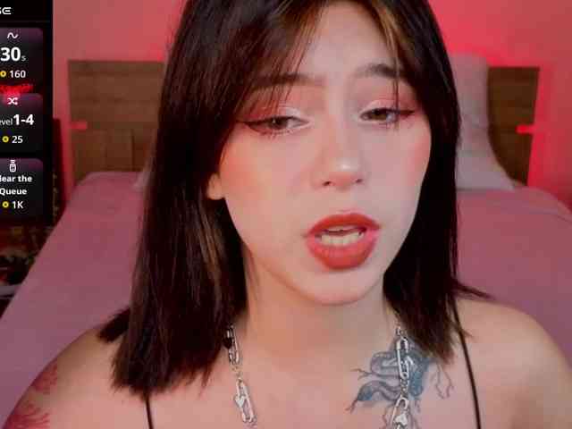 CoralineJones webcam